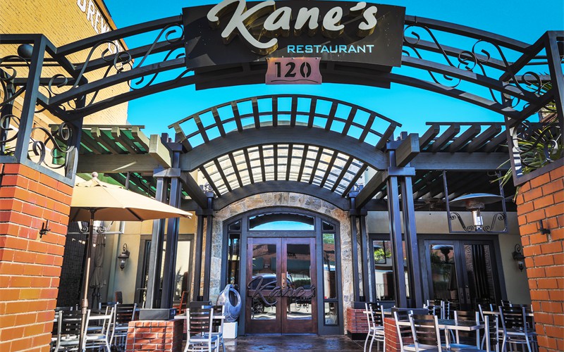 kanes-family-restaurant-entry-patio1